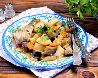 Овощное рагу с курицей в мультиварке