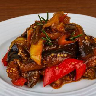 Рагу из баклажанов с черносливом и орехами