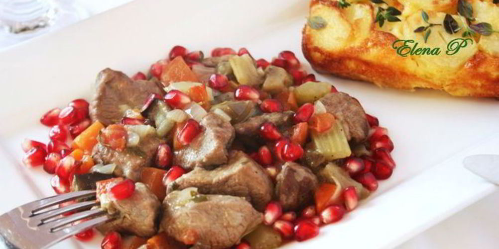 Рецепт рагу из баранины с зернами граната и картофельным гарниром