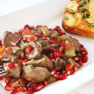 Рагу из баранины с зернами граната и картофельным гарниром
