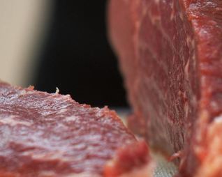 Рагу из говядины и красной фасоли в томатном соусе