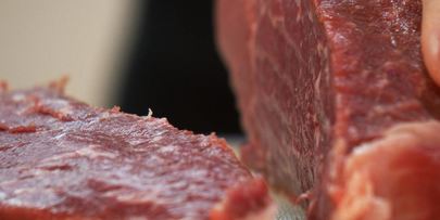 рагу из говядины и красной фасоли в томатном соусе