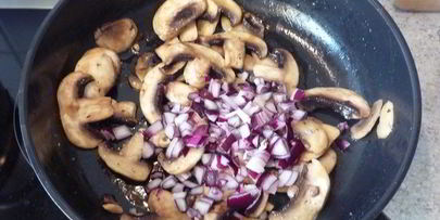 рагу из индейки по-строгановски