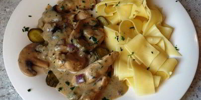 рагу из индейки по-строгановски