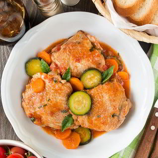 Рагу из курицы с морковью и цуккини