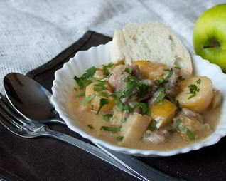 Рагу из свинины с яблоками