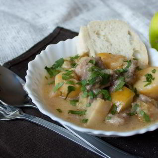 Рагу из свинины с яблоками