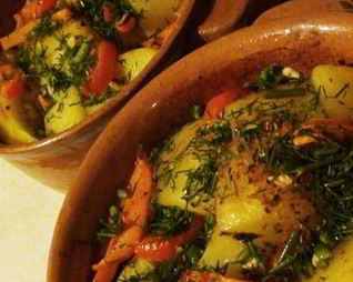 Рагу с курицей и овощами в горшочке