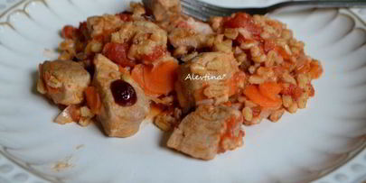 свиное рагу с перловкой и клюквой