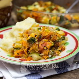 Запеченное рагу из кабачков в духовке