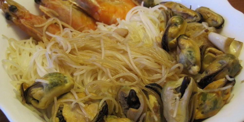 Рецепт рисовая лапша с креветками и мидиями