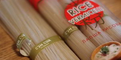 рисовая лапша с креветками в соусе терияки