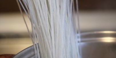 рисовая лапша с креветками в соусе терияки