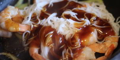 рисовая лапша с креветками в соусе терияки