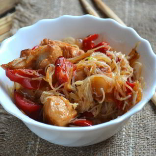 Рисовая лапша с курицей