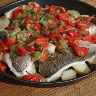 Дорада под соусом из винограда и тархуна