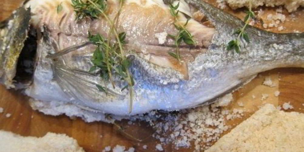 Рецепт дорада, запеченная в соли