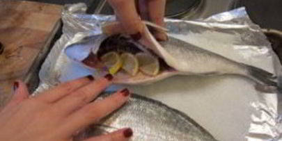 дорада, запеченная в соли