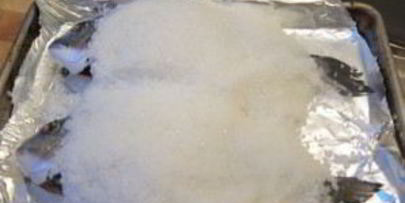 дорада, запеченная в соли