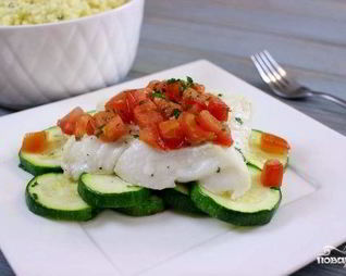 Филе тилапии, запеченное с овощами