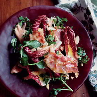 Форель с жареной ветчиной-панчеттой и красным цикорием