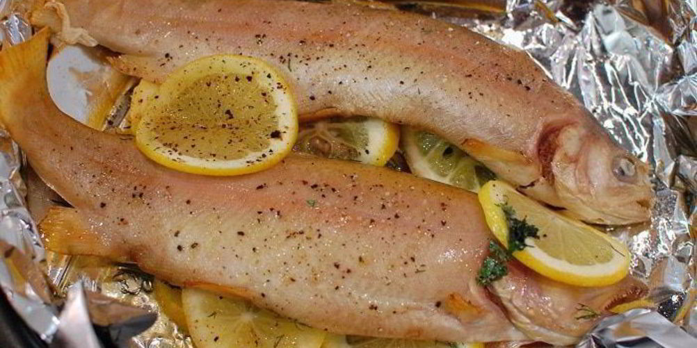Рецепт форель, запеченная с лимоном и зеленью