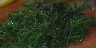 форель, запеченная с лимоном и зеленью