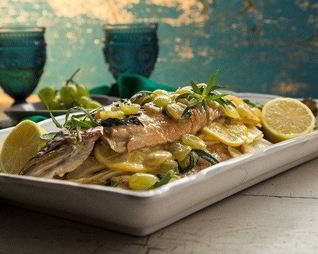 Форель, запеченная с виноградом