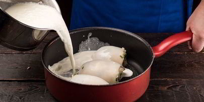 кальмары, фаршированные рисом и яйцом