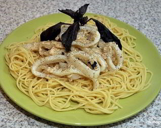 Кальмары под соусом бешамель