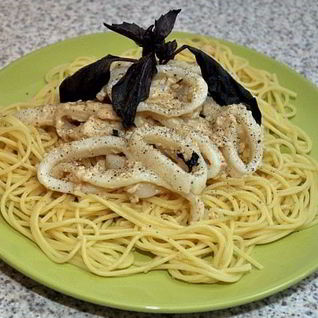 Кальмары под соусом бешамель