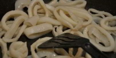 кальмары под соусом бешамель