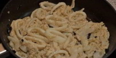 кальмары под соусом бешамель