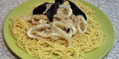 кальмары под соусом бешамель