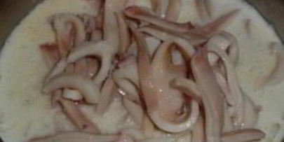 кальмары в сливочном соусе