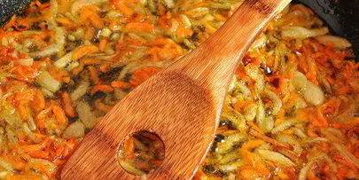 карп с болгарским перцем и помидорами