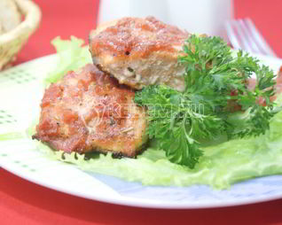 Кета запеченная с мякотью помидоров