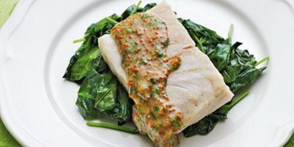 Рецепт хек на пару с горчичным соусом и шпинатом