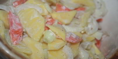 лосось с овощами в горшочке