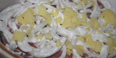 лосось с овощами в горшочке