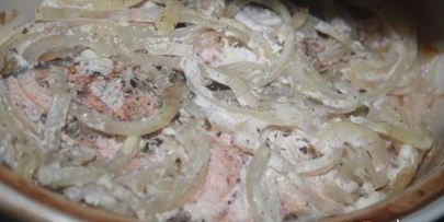 лосось с овощами в горшочке