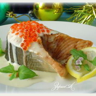 Лосось в соусе из сливок и красной икры