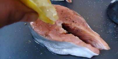 лосось в соусе из сливок и красной икры