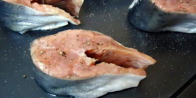 лосось в соусе из сливок и красной икры