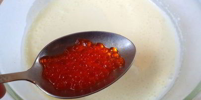 лосось в соусе из сливок и красной икры