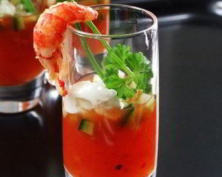 Маринованные креветки на гриле с сангритой и авокадо