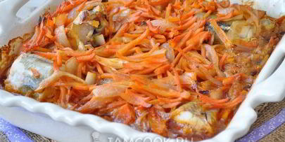 минтай в духовке с морковью и луком