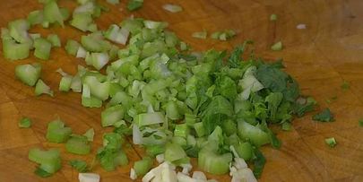 палтус, запеченный с помидорами и сельдереем