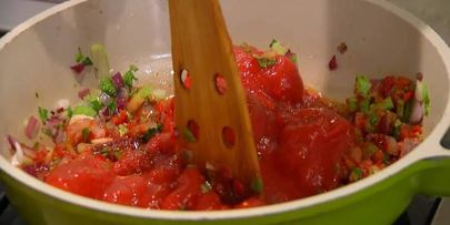 палтус, запеченный с помидорами и сельдереем