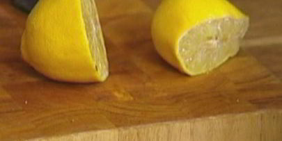 палтус, запеченный с помидорами и сельдереем